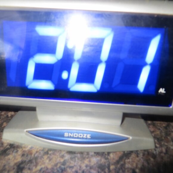 Large Number Digital Alarm Clock with Battery Backup - Picture 2 of 5